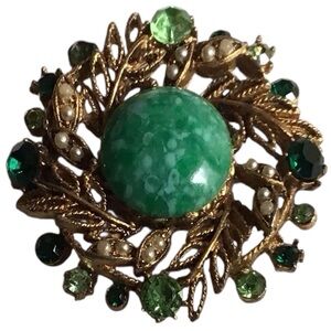 Vtg Brooch Gold Tone Pearls Green Stones Costume Jewelry Fashion
